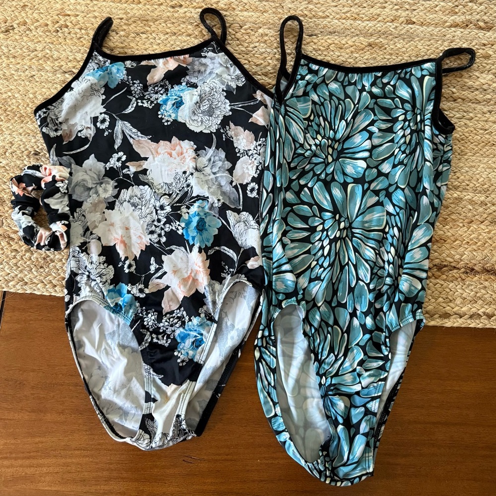 2 Rebecca’s mom leotards
EUC
One has matching scrunchie
Adult small
